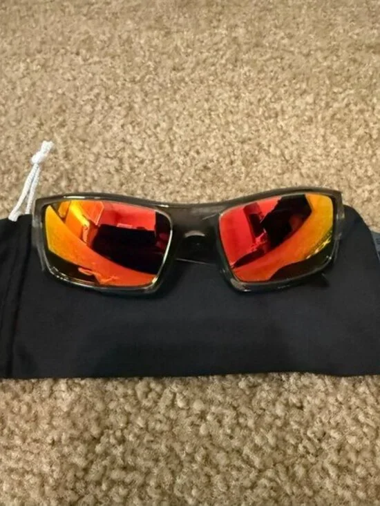 ✨NEW✨ ( OO9014 ) Oakley Gascan Smoke Gray Frame Ruby Iridium Lens - Picture 2 of 7
